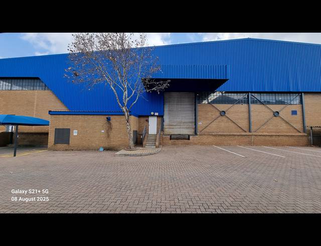 4,332M² WAREHOUSE TO LET IN JET PARK